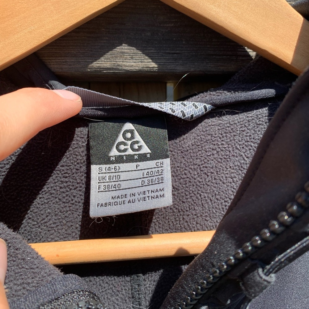 Nike ACG Soft Shell Jacket - Picture 3 of 9